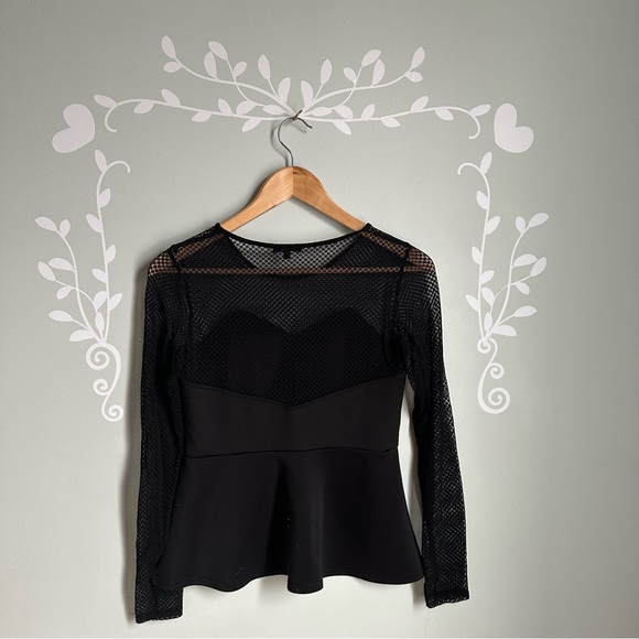 Lightweight Mesh Cut-Out Top from Dynamite in size M. - Picture 7 of 8